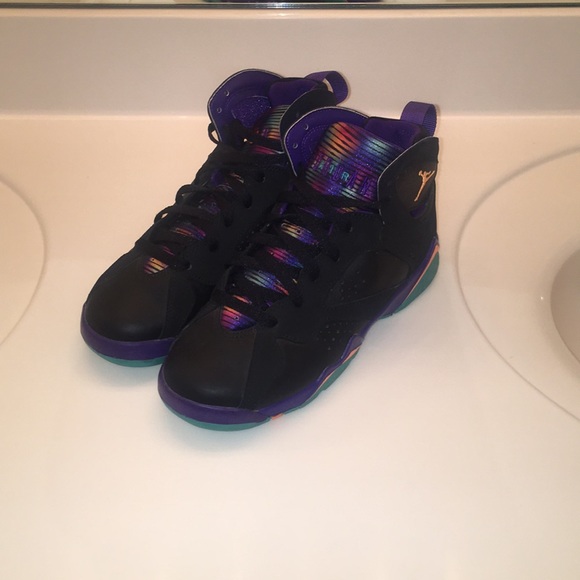 Lola Bunny Jordan Retro 7’s - Picture 1 of 4